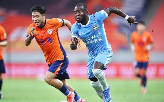 包含冲刺阶段中超焦点战；纽卡斯尔伤情更新；球迷炸锅；年轻球员得到机会的词条